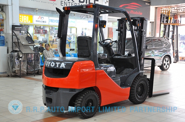 ขายรถโฟล์คลิฟท์มือสอง TOYOTA รุ่น 8FD25-34255 ราคา 580,000 บาท นำเข้าจากประเทศญี่ปุ่น 100\% ไม่เคยใช้งานในไทย