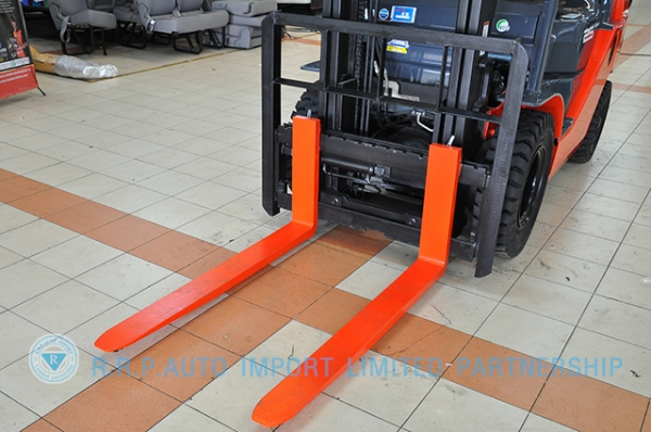 ขายรถโฟล์คลิฟท์มือสอง TOYOTA รุ่น 8FD25-34255 ราคา 580,000 บาท นำเข้าจากประเทศญี่ปุ่น 100\% ไม่เคยใช้งานในไทย