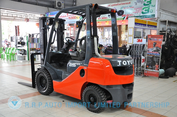 ขายรถโฟล์คลิฟท์มือสอง TOYOTA รุ่น 8FD25-34255 ราคา 580,000 บาท นำเข้าจากประเทศญี่ปุ่น 100\% ไม่เคยใช้งานในไทย