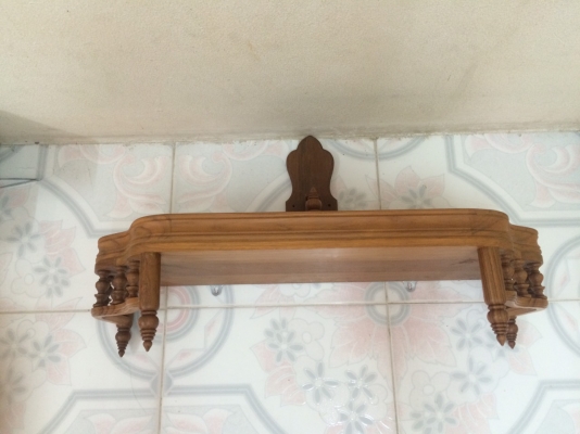 หิ้งพระไม้  สภาพดี