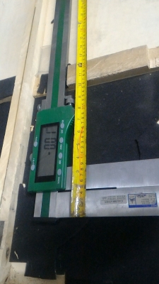 เวอร์เนียดิจิตอลขนาดใหญ่มากๆ ยี่ห้อ INSIZE ระยะการทำงาน 1106 มม. ( 1เมตร 10 ซม. )แสดงผลเป็นตัวเลย LCD สีดำ ขนาดใหญ่ทศนิยม 2 ตำแหน่