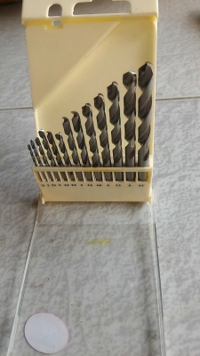 ชุดดอกสว่านเจาะเป็นแบบ มิล ยี่ห้อ TIGER  เป็นชุดมี 13 ดอก เรืมที่ 1.5 - 6.5 มม.