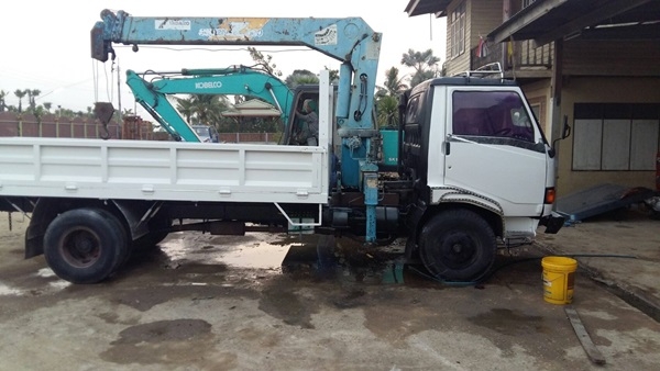 ลดราคาเหลือ 479000 บาท ขายรถบรรทุกหกล้อฮีโน่KM779 เครื่อง Wo6E -165 แรงม้า เครนทอนาโดZท้องวี 330 ตัน ลดราคาเหลือ 479000 บาท ขายรถบรรทุกหกล้อฮีโน่KM779 เครื่อง Wo6E -165 แรงม้า เครนทอนาโดZท้องวี 330 ตัน