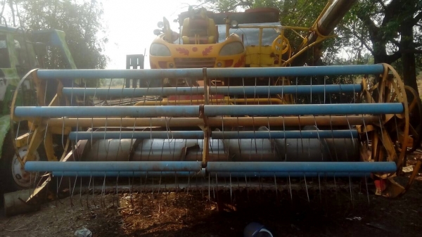 ขายแพ็คคู่ด่วน รถเกี่ยวข้าวไอ้หนุ่มไวไฟ + รถเทรลเลอร์สิบล้อ HINO KT 725 - 168 HP เพลาเดียวสวยๆ พวงมาลัยเพาเวอร์ เบรคทริ๊ปฟี้ สภาพดีมากครับพร้อมใช้งานทะเบียนครบพร้อมโอน รถเกี่ยวเครื่องยนต์ 220 แรง ISUZU 6HH1 เทอร์โบ ปั๊มไดกิ้น 23 ช่วงล่าง รถสภาพดีพร้อมใช้ง