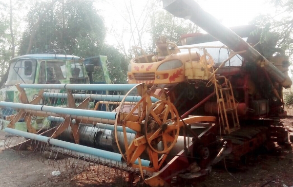 ขายแพ็คคู่ด่วน รถเกี่ยวข้าวไอ้หนุ่มไวไฟ + รถเทรลเลอร์สิบล้อ HINO KT 725 - 168 HP เพลาเดียวสวยๆ พวงมาลัยเพาเวอร์ เบรคทริ๊ปฟี้ สภาพดีมากครับพร้อมใช้งานทะเบียนครบพร้อมโอน รถเกี่ยวเครื่องยนต์ 220 แรง ISUZU 6HH1 เทอร์โบ ปั๊มไดกิ้น 23 ช่วงล่าง รถสภาพดีพร้อมใช้ง