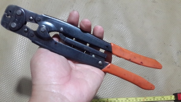 คีมย้ำหางปลา Izumi