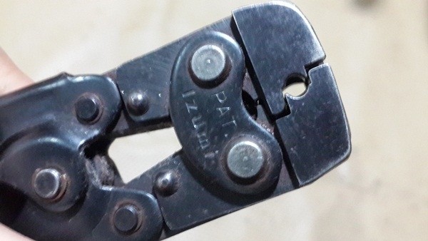 คีมย้ำหางปลา Izumi