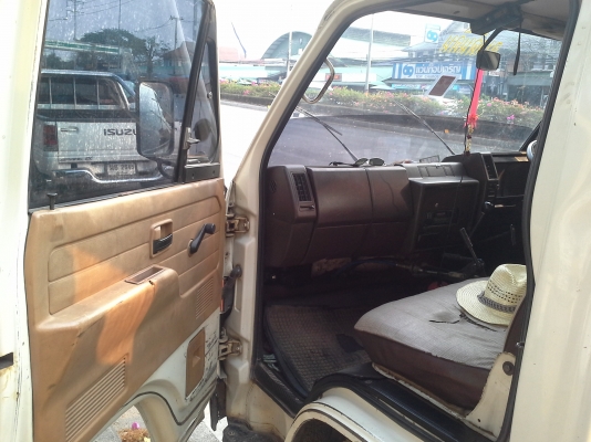 ขาย6ล้อดั้มNKR-88เเรง ห้างแท้ เกียร์ยาวปี30 เก๋งสวยครบ สีเดิมบาง ๆ รถบ้านพร้อมใช้งาน ราคาเบาๆ