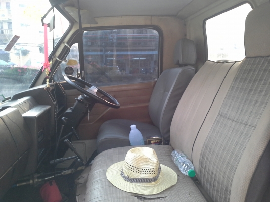 ขาย6ล้อดั้มNKR-88เเรง ห้างแท้ เกียร์ยาวปี30 เก๋งสวยครบ สีเดิมบาง ๆ รถบ้านพร้อมใช้งาน ราคาเบาๆ