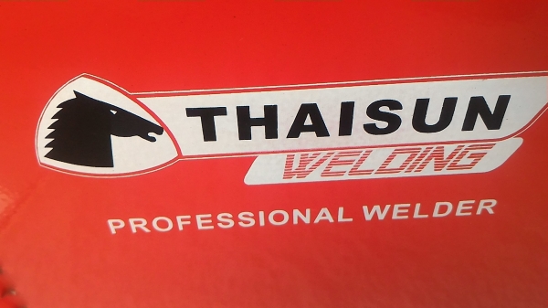 เครื่องเชื่อมพกพา แต่กระแสเชื่อมสูงมาก กว่าตัวใหญๆ ยี่ห้อ THAISUN ขนาดถึง  300 A. เป็นระบบ Inverter Welder จ่ายไฟฟ้าเชื่อมเป็นแบบ DC