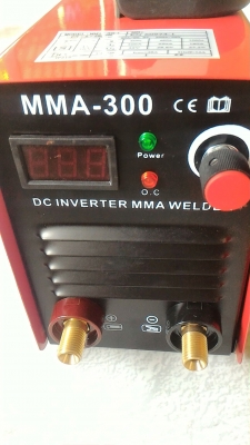 เครื่องเชื่อมพกพา แต่กระแสเชื่อมสูงมาก กว่าตัวใหญๆ ยี่ห้อ THAISUN ขนาดถึง  300 A. เป็นระบบ Inverter Welder จ่ายไฟฟ้าเชื่อมเป็นแบบ DC