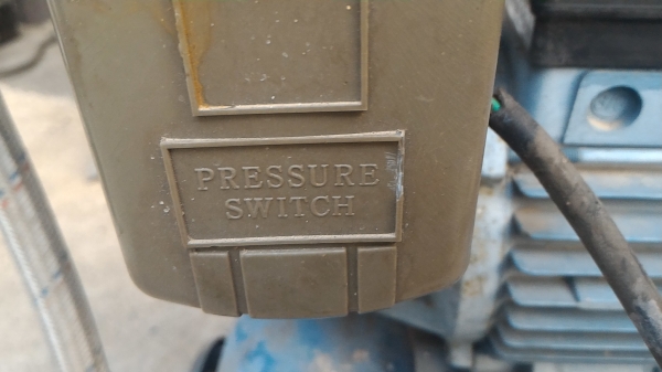 ปั๊มน้ำอัตโนมัติ พร้อมถังเก็นน้ำแบบสะสมแรงดัน SAXON ขนาด 1 แรงม้า ใข้กับบ้านเรื่อนทั่วไปได้เลย ดันน้ำขึ้นได้สูง 50 เมตร ท่อเข้า - ออก 1 นิ้ว