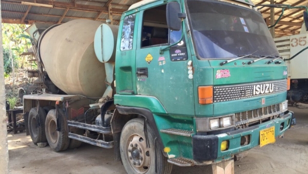 ขออนุญาติขายโม่ปุนเก่าญี่ปุ่นพร้อมใช้งานพร้อมโอน10ล้อเครื่อง275แรง โม่5.5คิวราคา 750000สนใจติดต่อ  ช่างดำ  0853224877-0988930465