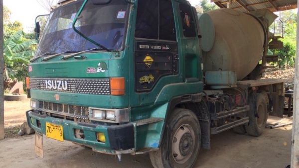 ขออนุญาติขายโม่ปุนเก่าญี่ปุ่นพร้อมใช้งานพร้อมโอน10ล้อเครื่อง275แรง โม่5.5คิวราคา 750000สนใจติดต่อ  ช่างดำ  0853224877-0988930465