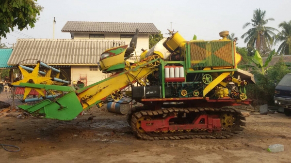 ขาย 255.000 บาท รถเกี่ยวไทยเส็งยนต์ รุ่นเดี่ยวทรนง รองกระสอบ สภาพดีพร้อมใช้งาน