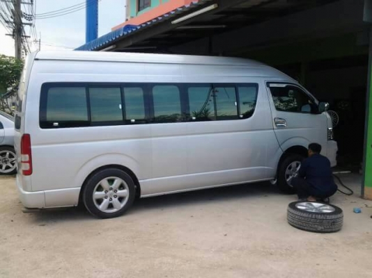 แม็กโตโยต้าขอบ17 พร้อมยางใหม่ๆใส่รถตู้ รถกะบะ