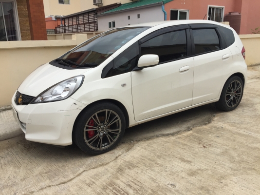 รถคุณพยาบาลใช้ฝากขายมือเดียวป้ายแดงปี2011 วิ่งแค่ หกหมื่นกว่าโล สภาพดีมากเพราะไม่ค่อยได้ใช้ ติดแก๊สแล้วversus อย่างดีมีประกัน ขายดาวน์ 30,000บาท ผ่อนต่อ 8,860*63งวด