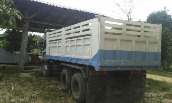 รถมิตซู 10 ล้อดั้ม FN225K  190 แรงม้า. ปี 27.     สนใจติดต่อ  081 - 6079515