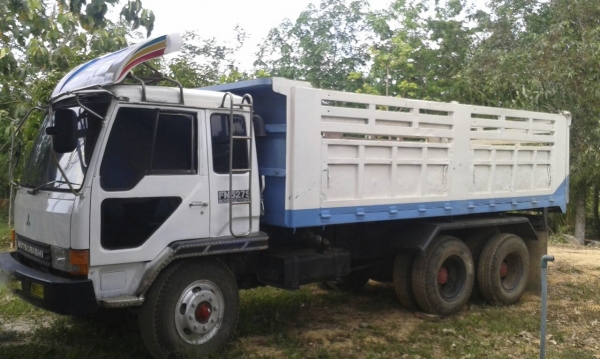 รถมิตซู 10 ล้อดั้ม FN225K  190 แรงม้า. ปี 27.     สนใจติดต่อ  081 - 6079515