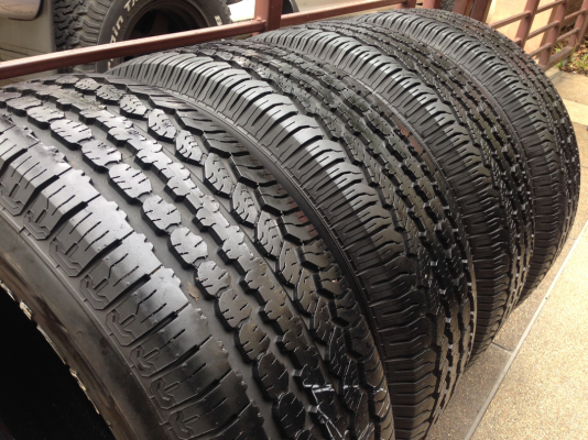 ยาง BF Goodrich 265 60 18 ปี11 ดอกเต็ม ไม่มีปะ ใช้กันยาว ราคาไม่แพง ยาง BF Goodrich 265 60 18 ปี11 ดอกเต็ม ไม่มีปะ ใช้กันยาว ราคาไม่แพง