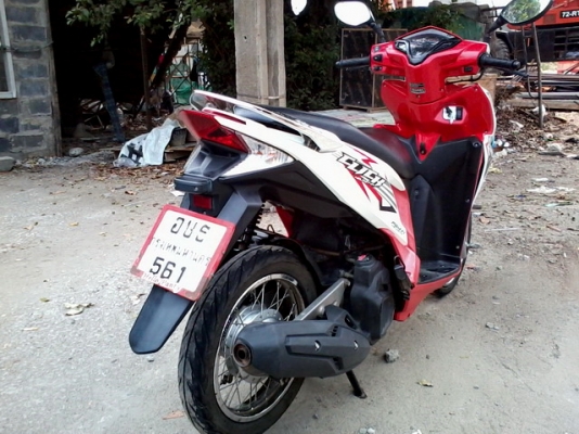 ขายClick125i หัวฉีด ปี56 (ฟรีหมวกกันน็อคใหม่1ใบ)