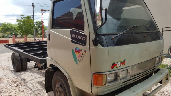 รถฮีโน่ 6 ล้อ FB2W  120 แรงม้า. ปี 37.   ( * ขาย หัว , คัชซี. )    สนใจติดต่อ  081 - 6079515