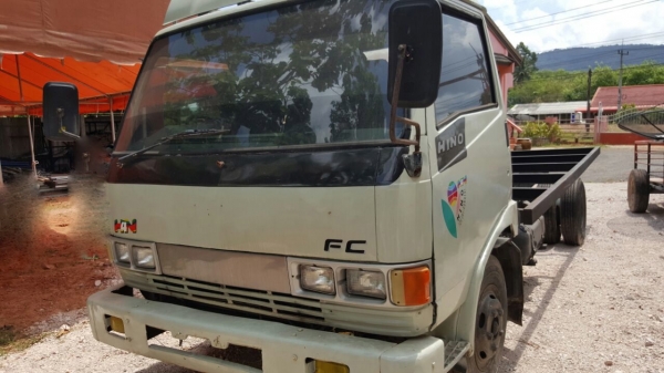 รถฮีโน่ 6 ล้อ FB2W  120 แรงม้า. ปี 37.   ( * ขาย หัว , คัชซี. )    สนใจติดต่อ  081 - 6079515