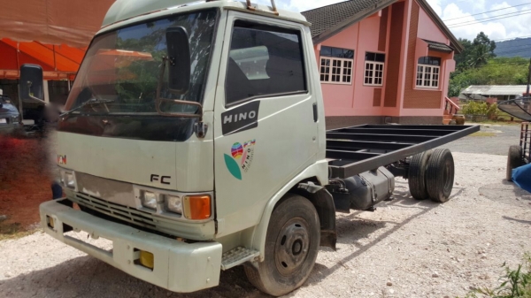 รถฮีโน่ 6 ล้อ FB2W  120 แรงม้า. ปี 37.   ( * ขาย หัว , คัชซี. )    สนใจติดต่อ  081 - 6079515