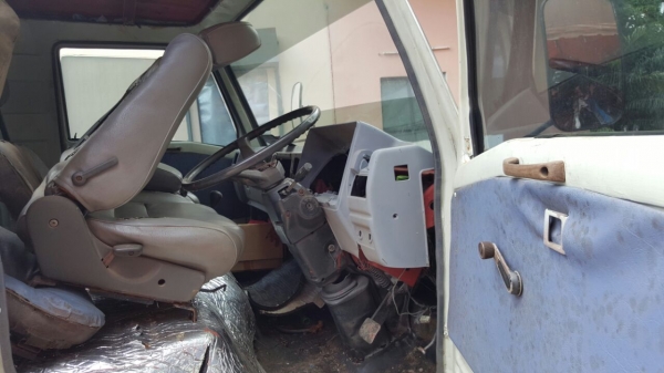 รถฮีโน่ 6 ล้อ FB2W  120 แรงม้า. ปี 37.   ( * ขาย หัว , คัชซี. )    สนใจติดต่อ  081 - 6079515