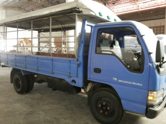 รถอีซูซู 6 ล้อ ( ไม่ดั้ม ) NKR 130 แรงม้า. ปี 47.  ( รถวิ่ง 8x,xxx กม. )    สนใจติดต่อ  081 - 6079515