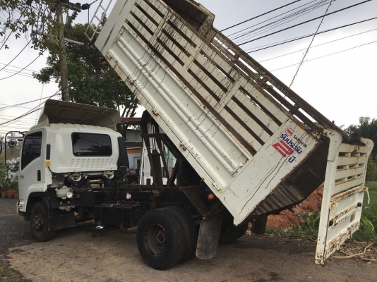 รถอีซูซุ 6 ล้อดั้ม FRR 210 แรงม้า  ปี 57.  ( รถวิ่ง 53,xxx กม. )     สนใจติดต่อ  081 - 6079515