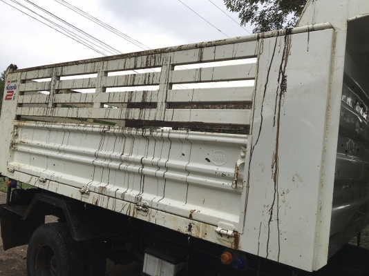 รถอีซูซุ 6 ล้อดั้ม FRR 210 แรงม้า  ปี 57.  ( รถวิ่ง 53,xxx กม. )     สนใจติดต่อ  081 - 6079515