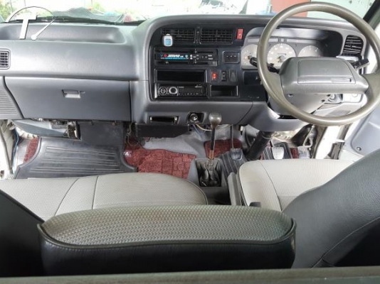 TOYOTA HIAEC เครื่องเดิมดีเซล2.8แน่น  ภายในสวย ใช้น้อยจอดมากกว่า