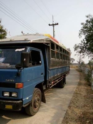 ขายรถ6ล้อโดยสาร NPR115แรง เกียร์สั้น ยาว4.30เมตร หลังคากระจกสวย พร้อมใช้งาน เอกสารพร้อมโอน ราคา430,000 สนใจโทร 090-8588220คุณนะ 093-3258446คุณบิว หรือเข้าดูสินค้าอื่นๆได้ที่ www.truck.in.th/498 หรือเพจFacebook ณรงค์ ซื้อขายรถมือสอง (เว็บไซต์ส่วนตัว) หรือF