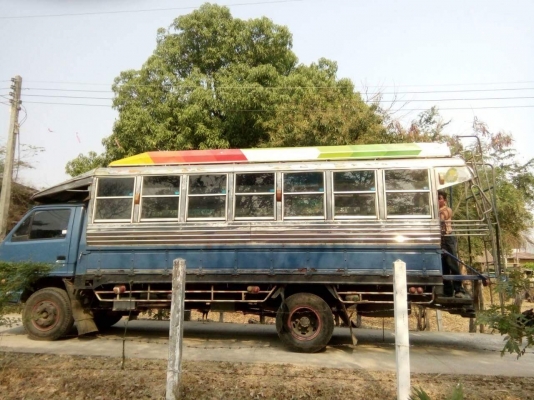 ขายรถ6ล้อโดยสาร NPR115แรง เกียร์สั้น ยาว4.30เมตร หลังคากระจกสวย พร้อมใช้งาน เอกสารพร้อมโอน ราคา430,000 สนใจโทร 090-8588220คุณนะ 093-3258446คุณบิว หรือเข้าดูสินค้าอื่นๆได้ที่ www.truck.in.th/498 หรือเพจFacebook ณรงค์ ซื้อขายรถมือสอง (เว็บไซต์ส่วนตัว) หรือF