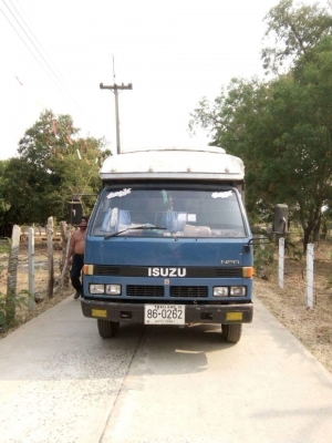 ขายรถ6ล้อโดยสาร NPR115แรง เกียร์สั้น ยาว4.30เมตร หลังคากระจกสวย พร้อมใช้งาน เอกสารพร้อมโอน ราคา430,000 สนใจโทร 090-8588220คุณนะ 093-3258446คุณบิว หรือเข้าดูสินค้าอื่นๆได้ที่ www.truck.in.th/498 หรือเพจFacebook ณรงค์ ซื้อขายรถมือสอง (เว็บไซต์ส่วนตัว) หรือF