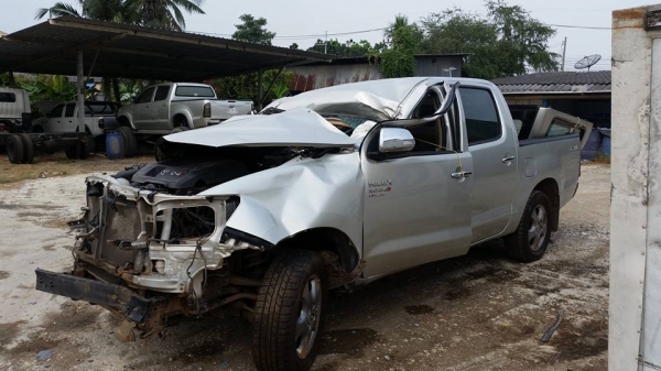 TOYOTA  VIGO CHAMP 3.0 2013 พร้อมเล่มทะเบียน