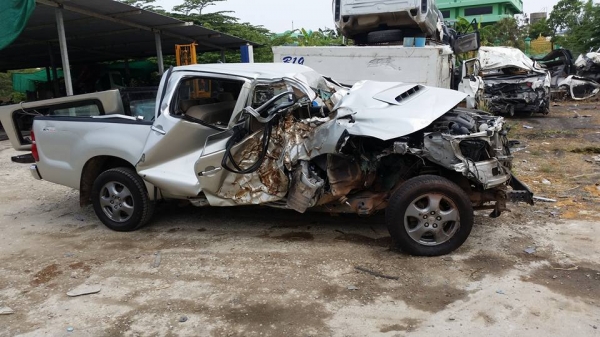 TOYOTA  VIGO CHAMP 3.0 2013 พร้อมเล่มทะเบียน