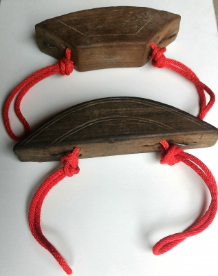 กระดึง กระโล๊ก กระฮอก แขนวคอวัวควาย เนื้อไม้เก่าแกะมือ 3 อัน กลางไปถึงเล็ก