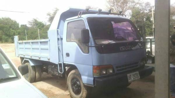 ขายรถดั้ม NPR120แรง ฝาขาว เฟืองท้ายใหญ่ ยางดี ภายในสวย แอร์เย็น เอกสารพร้อมโอน สนใจโทร 090-8588220คุณนะ 093-3258446คุณบิว หรือเข้าดูสินค้าอื่นๆได้ที่ www.truck.in.th/498 หรือเพจFacebook ณรงค์ ซื้อขายรถมือสอง (เว็บไซต์ส่วนตัว) หรือFacebook คุณนะ รถบรรทุก