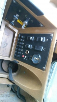 ขายรถตักล้อยาง CAT-950-Fสภาพสวยต่อแขนแล้วภายในเก๋งสวยเหลือเก็บบอดี้แผงข้างตัวรถ