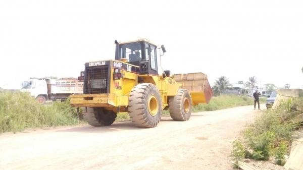 ขายรถตักล้อยาง CAT-950-Fสภาพสวยต่อแขนแล้วภายในเก๋งสวยเหลือเก็บบอดี้แผงข้างตัวรถ