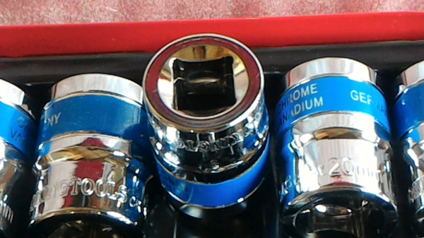 ชุดประแจบล็อก EURO KING TOOLS เยรมัน อย่างดี 24 ชิ้น  ข้อต่อสวมขนาด 1/2 นิ้ว ชุดประแจจับขันขนาดใหญ่แข็งแรง เนื้อโลหะอย่างดีชุบผิว บรรจุในกล่องเหล็กจัดเป็นช่องๆ