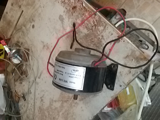 ขายมอเตอร์ 24โวล 2500 รอบ  ไฟแบตเตอรี่ ครับ