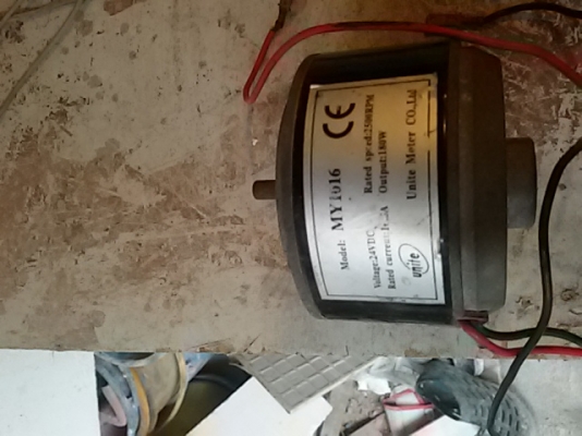 ขายมอเตอร์ 24โวล 2500 รอบ  ไฟแบตเตอรี่ ครับ