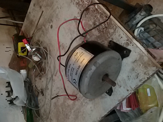 ขายมอเตอร์ 24โวล 2500 รอบ  ไฟแบตเตอรี่ ครับ