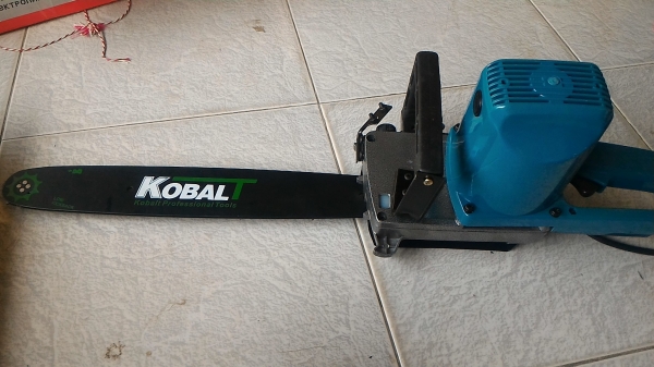 เลื่อยโซ่ใช้ไฟฟ้า ขนาด 16 นิ้ว ยี่ห้อ MAKITA เสียบไฟใช้ได้เลย เสียงเงียบไม่ดังเหมือนเครื่องยนต์ สะดวกใช้งานง่าย สะดวกใช้งานง่าย ของใหม่ใบคม พร้อมใช้งานได้เลย