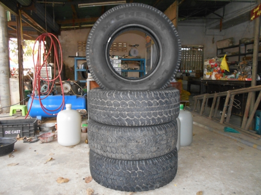 ขายยางมิชรินดอกสวยๆครับ 4เส้น สนจั 0810074646 วรุตม์ครับ 235/70R15 ยาง 80\%