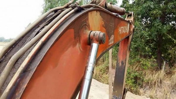 ขาย 495,000 Hitachi EX200-3 Super เครื่องเดิมดี เมกะปั้ม โช่หนา เอวแน่น รถสวยพร้อมใช้ 090-772-3710 090-772-3708