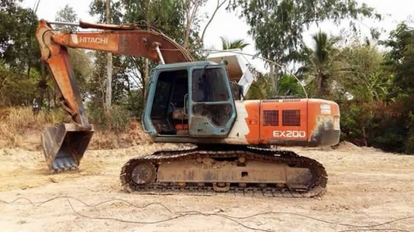 ขาย 495,000 Hitachi EX200-3 Super เครื่องเดิมดี เมกะปั้ม โช่หนา เอวแน่น รถสวยพร้อมใช้ 090-772-3710 090-772-3708